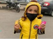 Four year old Rehaan distributing food to agitating farmers