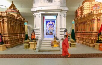 Pradakshina in temple – A divine ritual Pradakshina in temple - A divine ritual